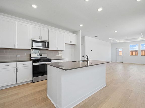 3rd image of 210 Golden Bell Way