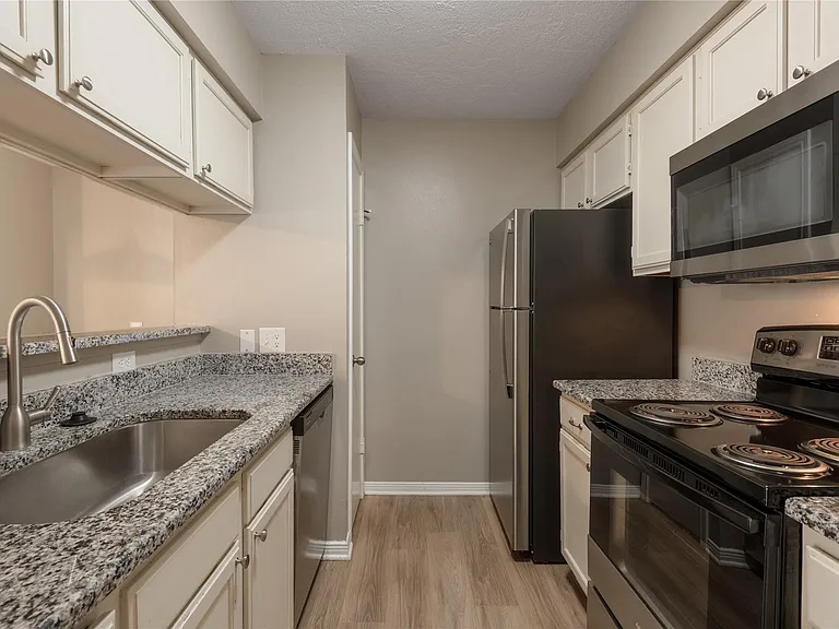 2402 Sycamore Ave #D8 — Photo 13