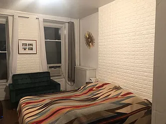 Rented by R New York