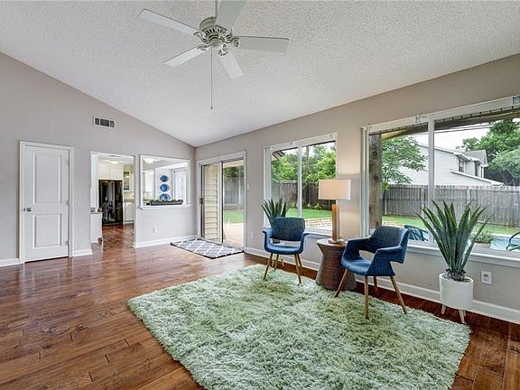 5th image of 11501 Oak Knoll Dr