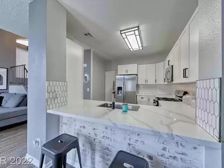 533 Meadbury Dr — Photo 12