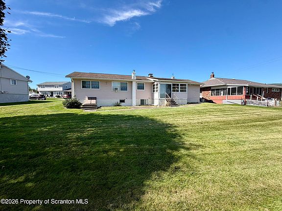 4th image of 229 Riverside Dr