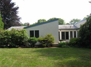53 Indian Trl, Saunderstown, RI 02874