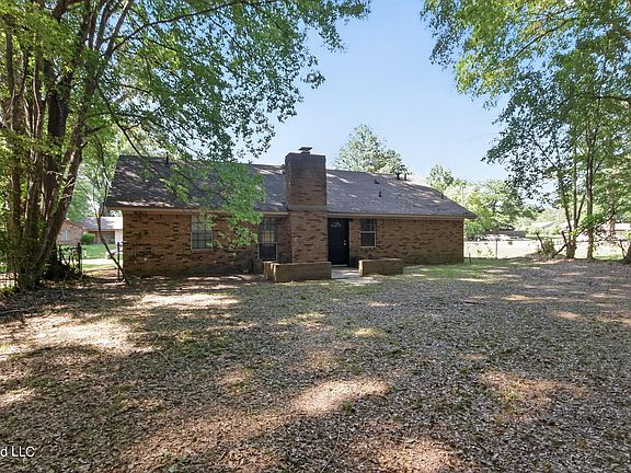 3rd image of 4821 Cottonwood Ln