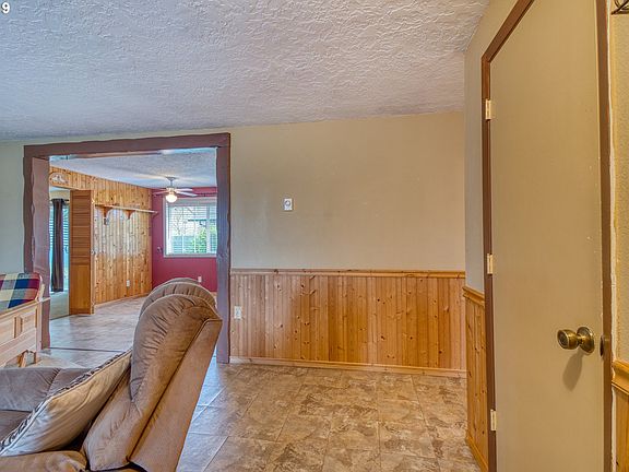 5th image of 10413 NE 63rd St
