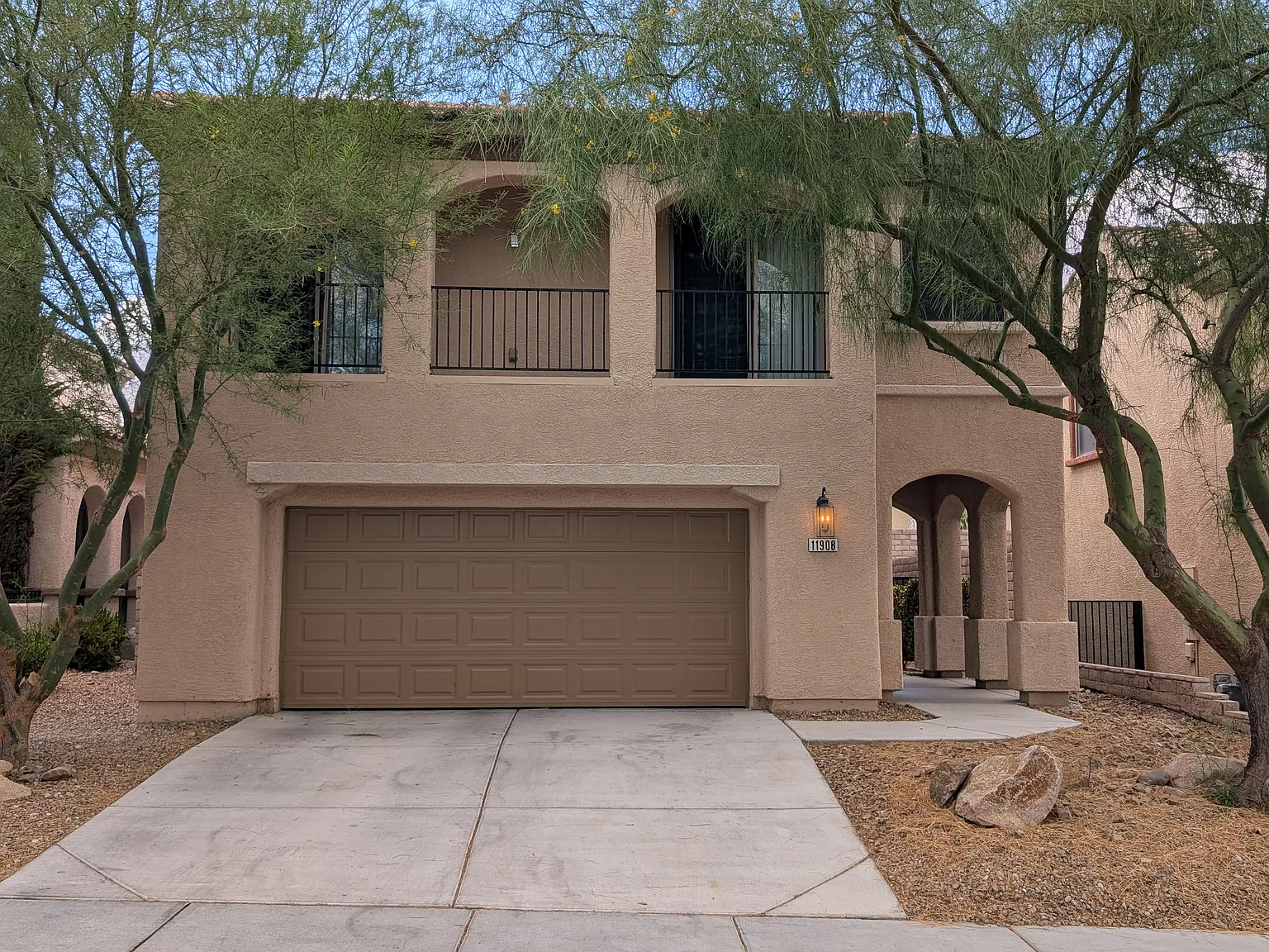 3 bed, 2.5 bath, 2041 sqft, $2,400 — Photo 1