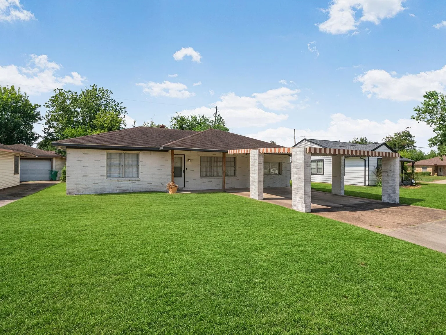 3 bed, 1.0 bath, 1213 sqft, $1,700 — Photo 4