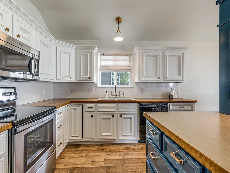 127 Jeffrey Cir — Photo 5