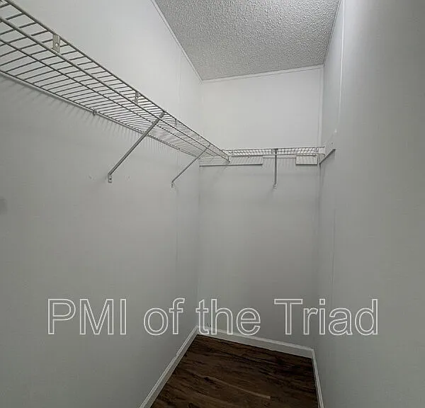 589 Alvis Ln — Photo 17