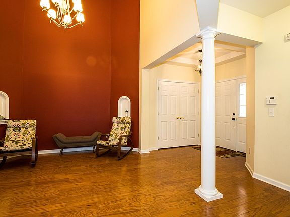 4th image of 20 Cedar Gate Dr