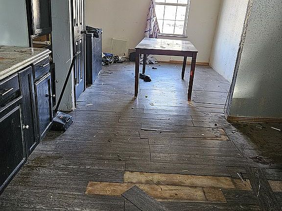 5th image of 6218 Tracy Rd