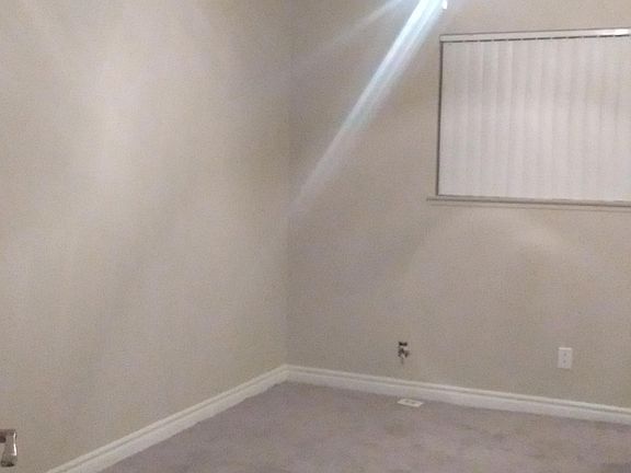 3rd image of 524 Greenbriar Townhouse Way
