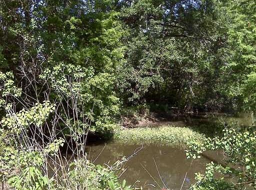 2nd image of 2 Riverbend Dr