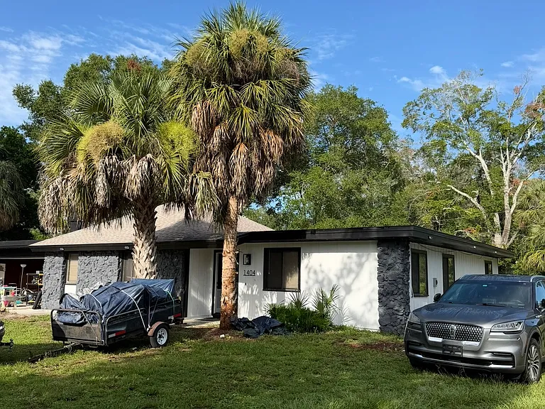 1404 Paula Dr — Photo 1