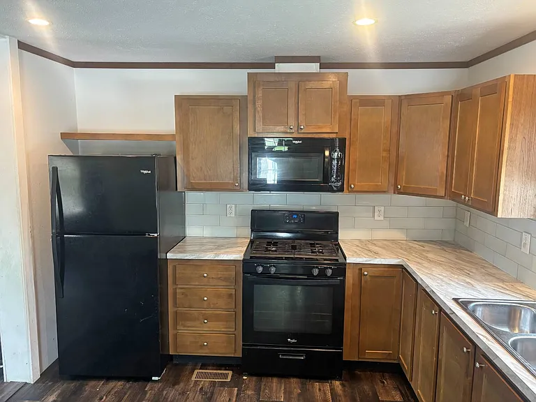 21 Leonard Ave #21L — Photo 2