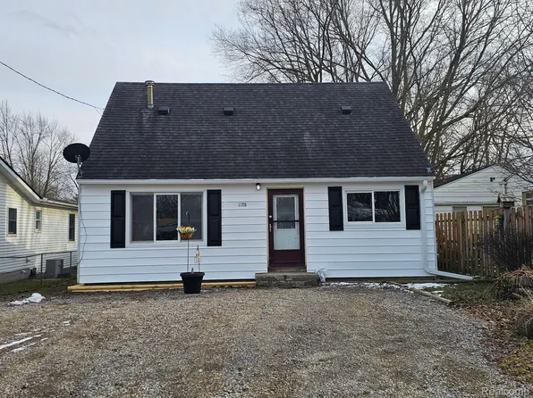 1178 Harriet St, Mount Morris, MI 48458