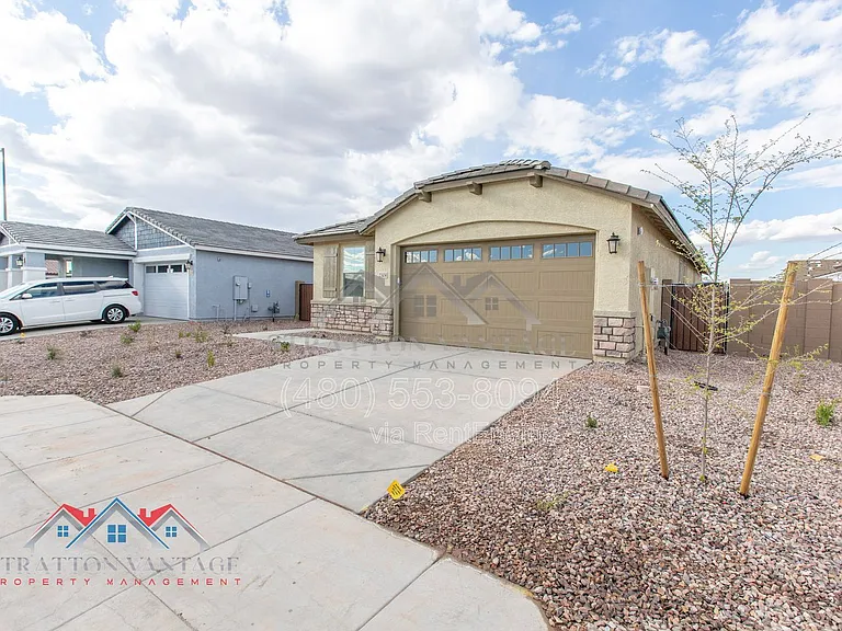 2304 E Kelly Dr — Photo 3