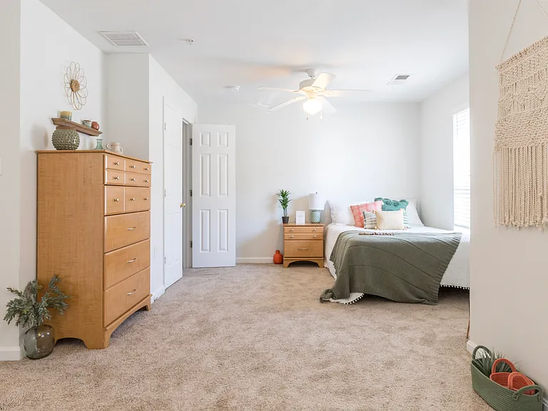 Belmont Landing Apartments — Photo 7