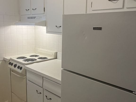 4th image of 17 Vanderbilt Dr APT G