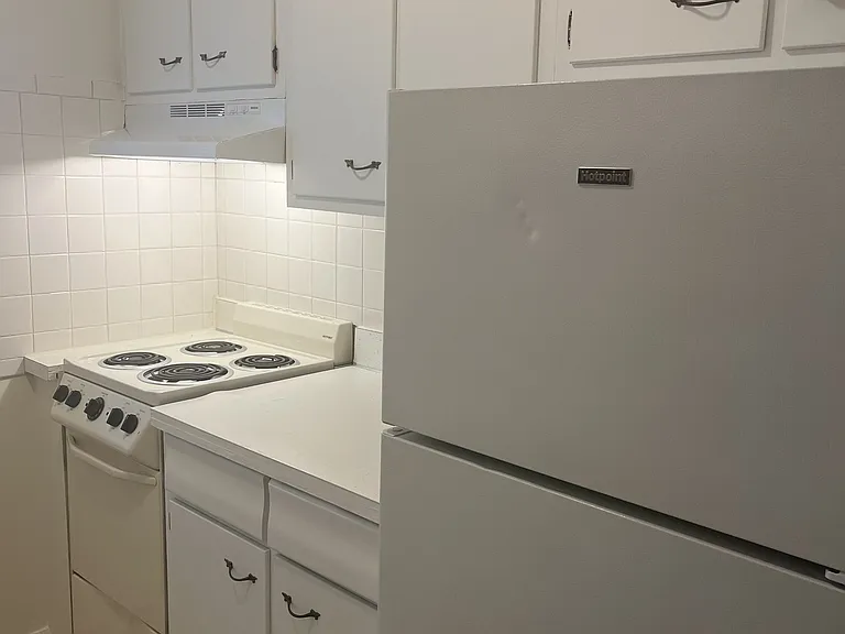 17 Vanderbilt Dr #G — Photo 4