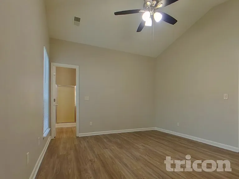101 Royal Crest Dr — Photo 6