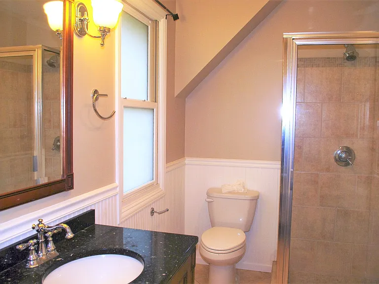 514 View St — Photo 11