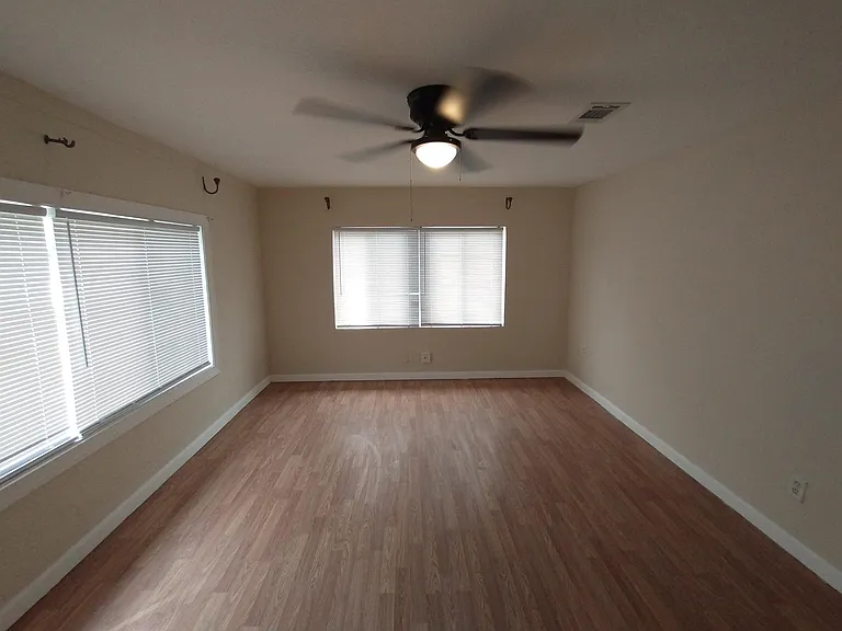 1001 Santa Barbara Dr — Photo 5