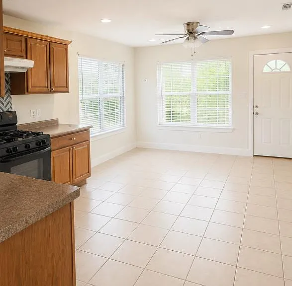 205 W Wheeler St — Photo 3