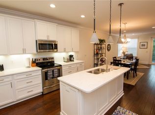 105 Gascoigne Ave #306, Saint Simons Island, GA 31522