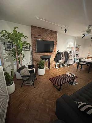 Rented by Weinstein Realty Group | media 3