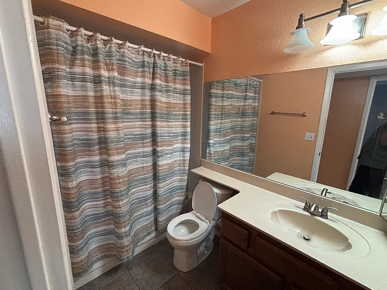 413 W Beverly Ln — Photo 14