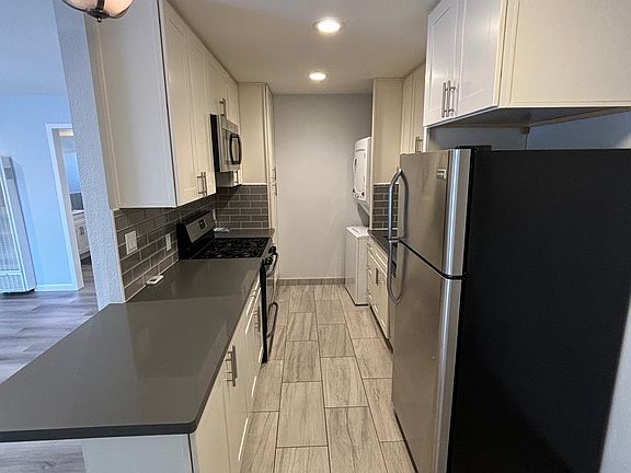 3rd image of 209 Milbrae Ln APT 6