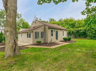 6466 Saline Dr, Waterford, MI