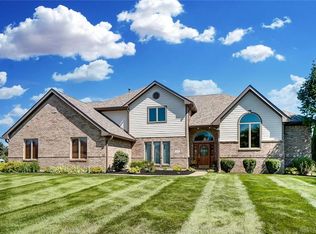 655 Woodcreek Dr, Troy, OH