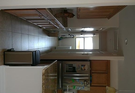 5th image of 220 Capri Isles Ct