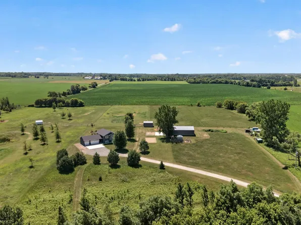 13487 Saint Croix Trl, North Branch, MN 55056