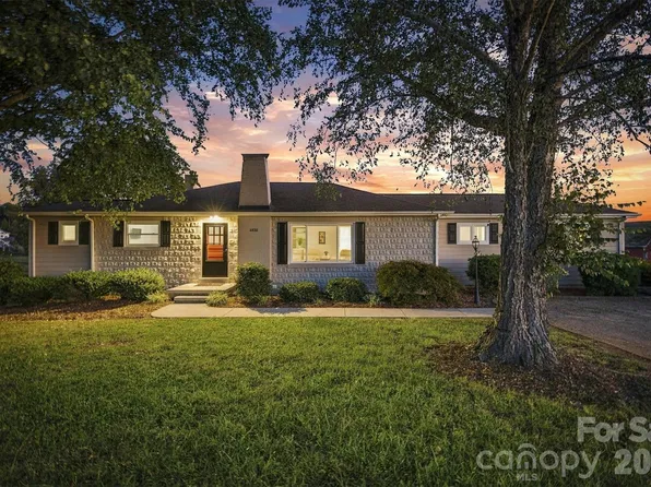 4820 16th Street Dr NE, Hickory, NC 28601