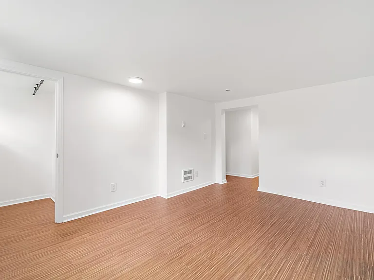 2203 Nob Hill Ave N #1 — Photo 6