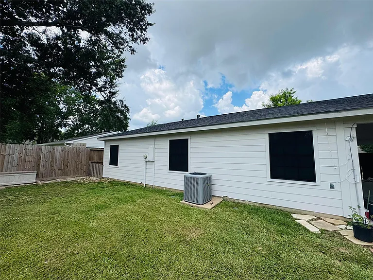 24131 Four Sixes Ln — Photo 16