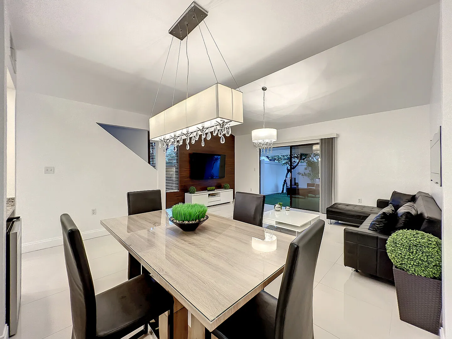 Amazing & Furnished Townhouse with a Private Patio in Dr. Phillips — Photo 4