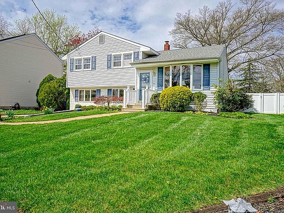3rd image of 11 Cherry Ln