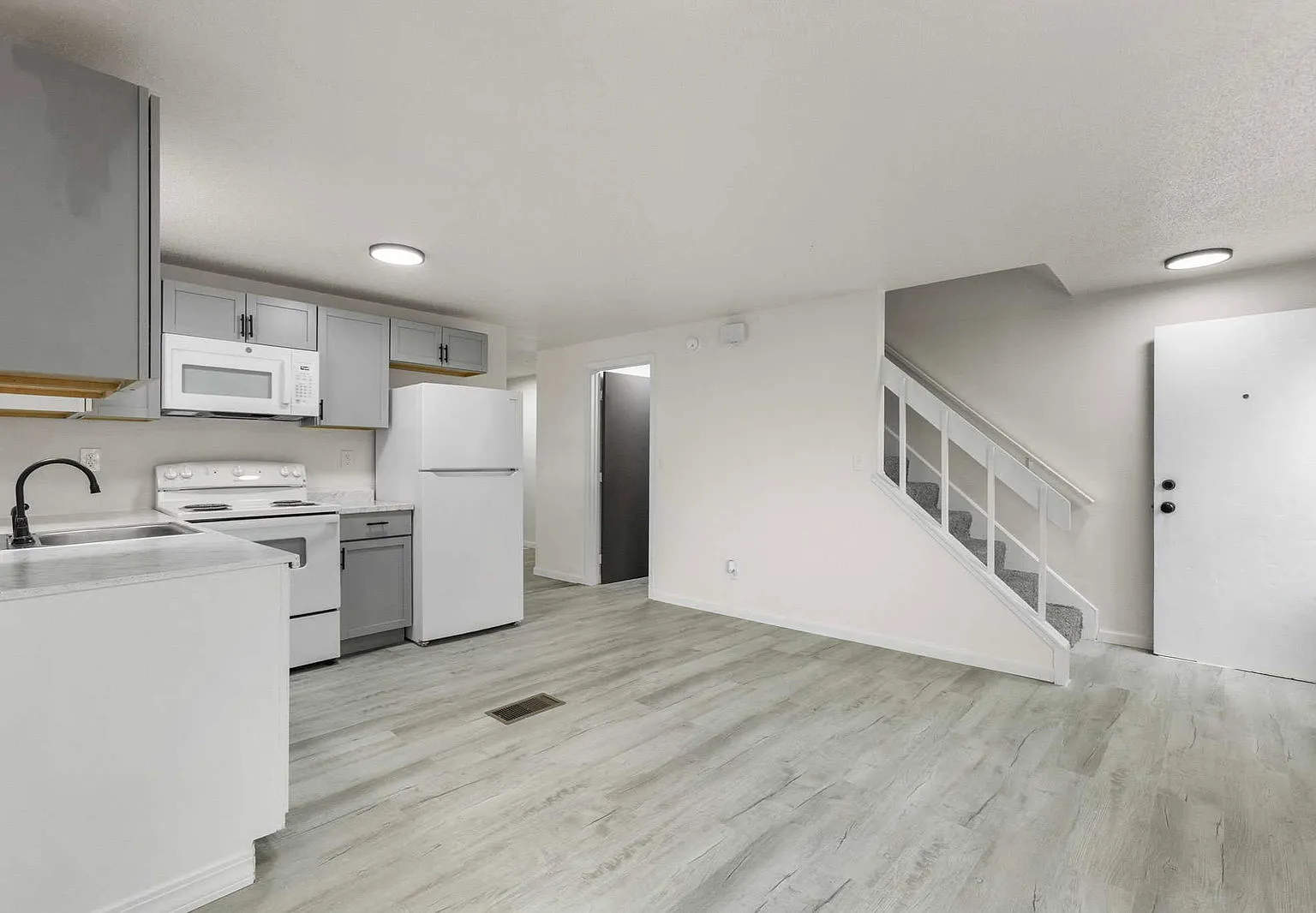 The Greenway Townhomes — Photo 3