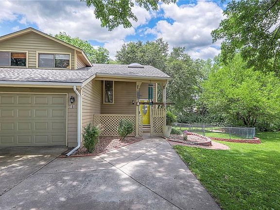 3rd image of 748 SE Claremont Ct