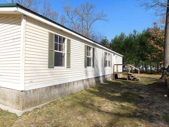 2nd image of 647 Hart Rd