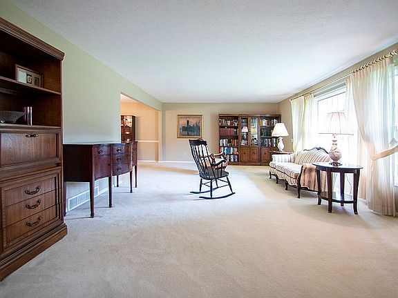 3rd image of 3380 Country Club Dr