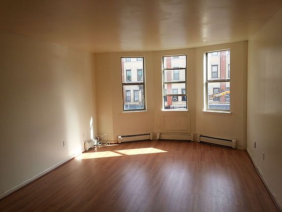 3rd image of 93 Macdougal St #2