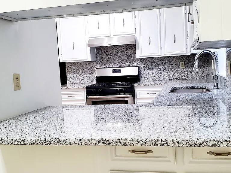 89 Spring Grove Dr — Photo 10
