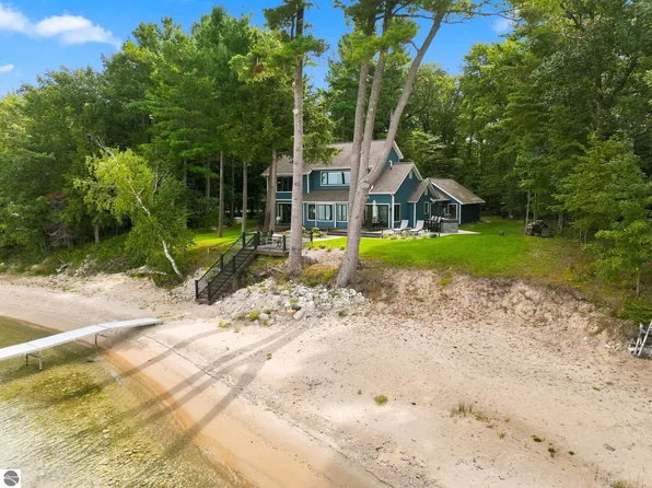 14851 Shipman Rd, Traverse City, MI 49686