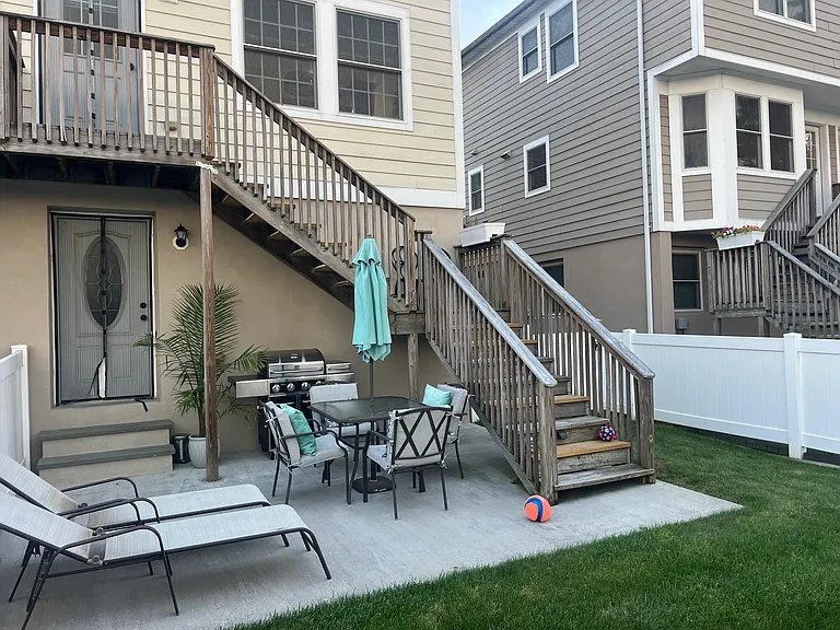 Lincoln Ave — Photo 15