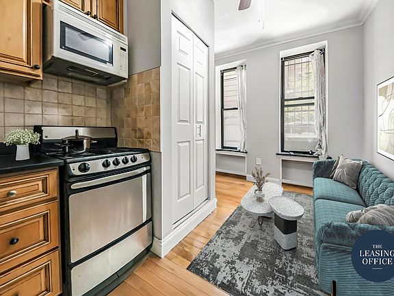 3rd image of 450 W 46th St APT 1RE